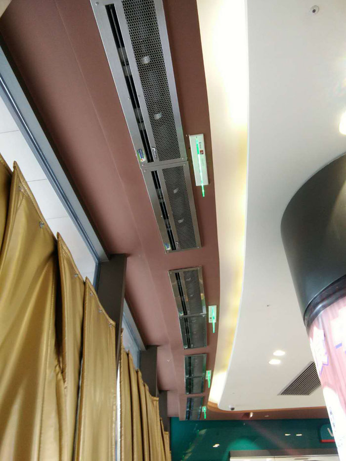 萬達(dá)廣場(chǎng)風(fēng)幕機(jī)安裝實(shí)例